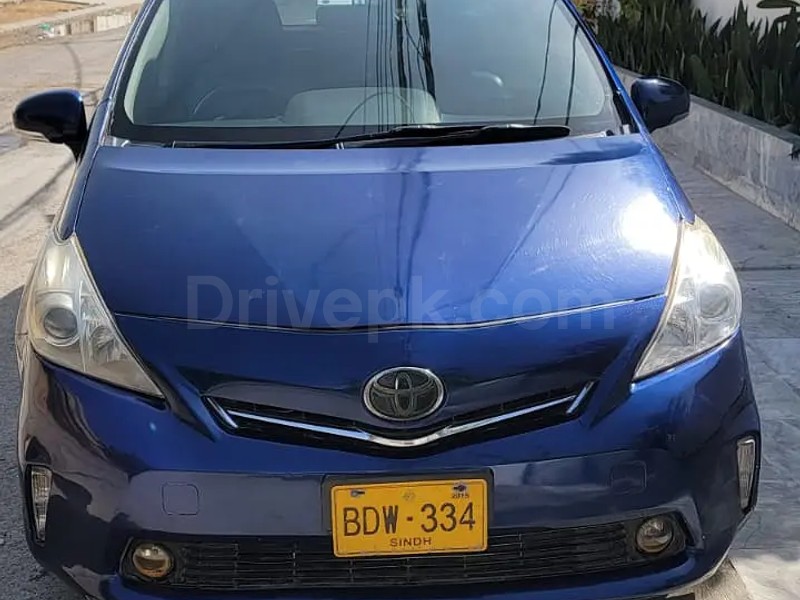 Toyota Prius Alpha 2011