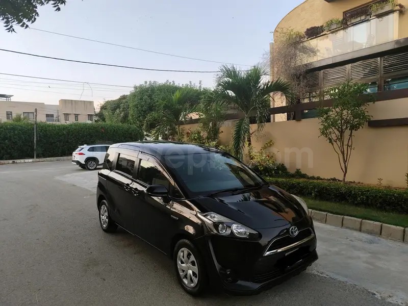 Toyota Sienta 2016