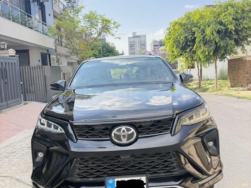 Toyota Fortuner Legender 2022