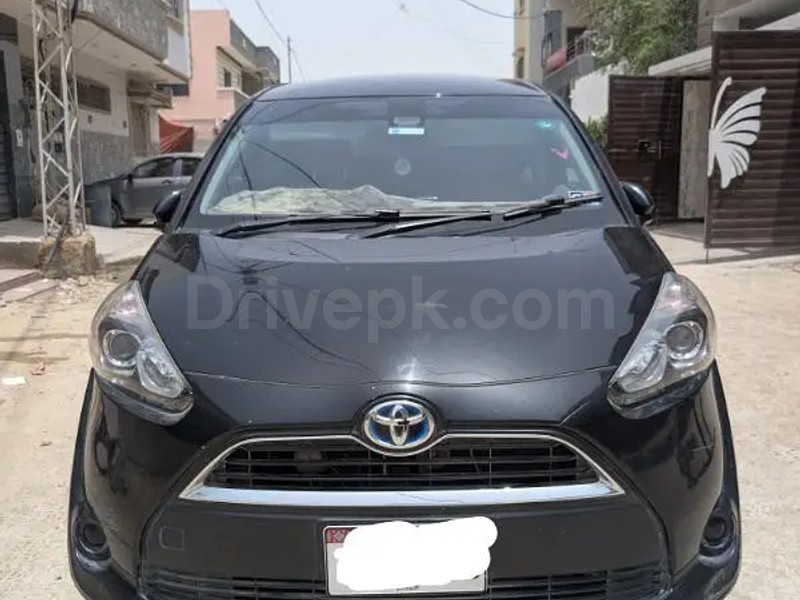 Toyota Sienta 2015