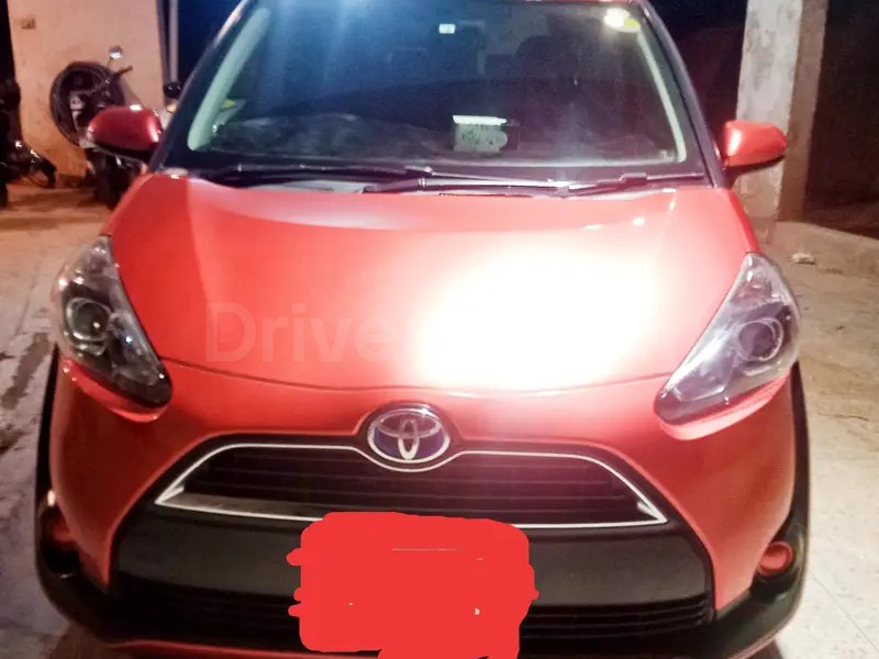 Toyota Sienta 2016