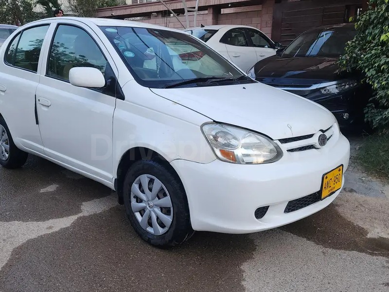 Toyota Platz 2004