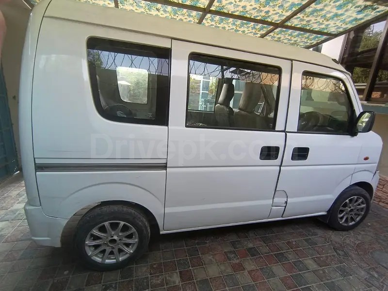 Suzuki Every 2012