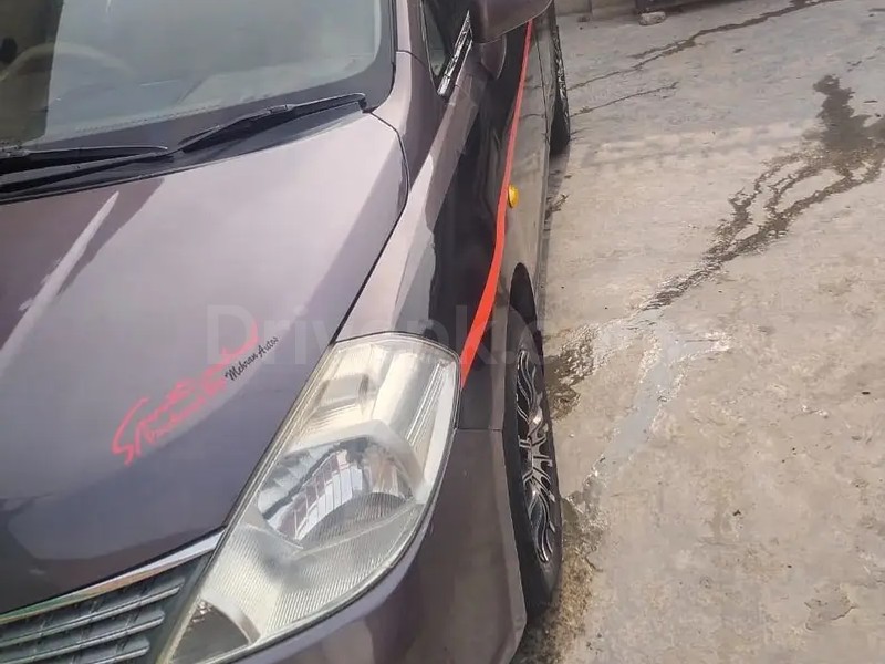 Nissan Tiida 2012