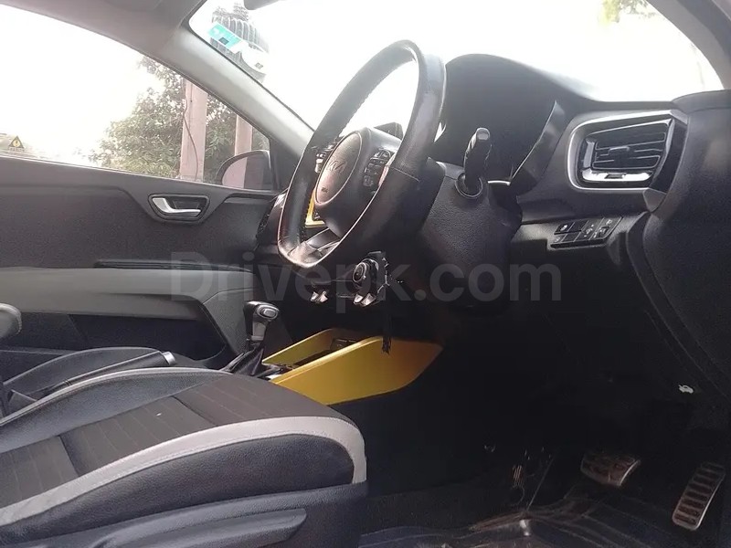 KIA STONIC 2023