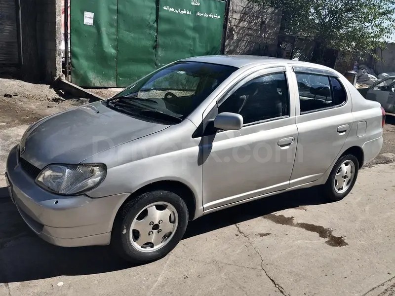 Toyota Platz 2000