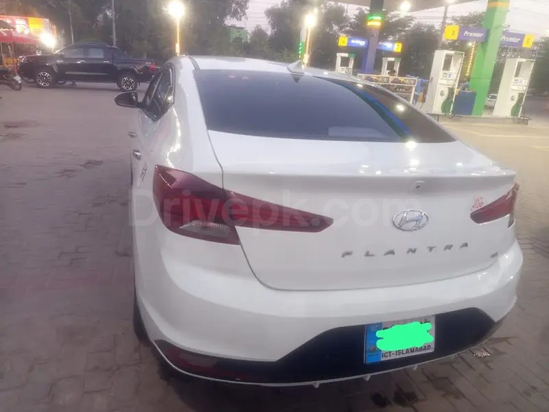 Hyundai Elantra 2022
