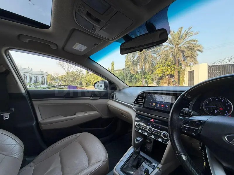 Hyundai Elantra 2023