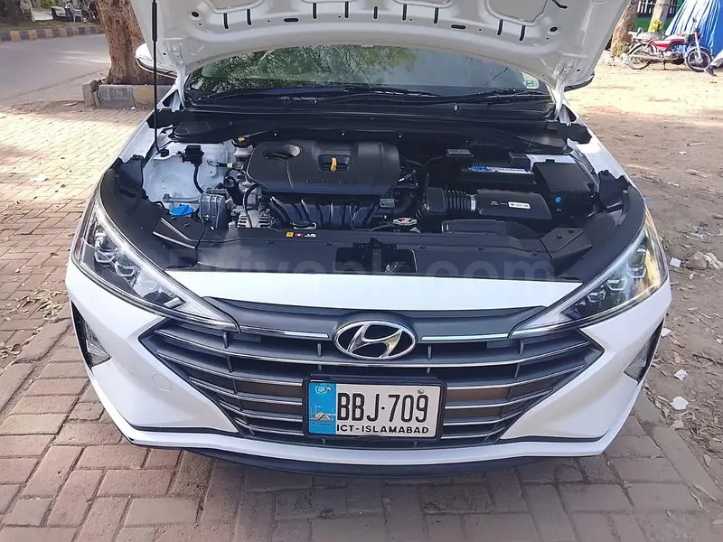 Hyundai Elantra 2025