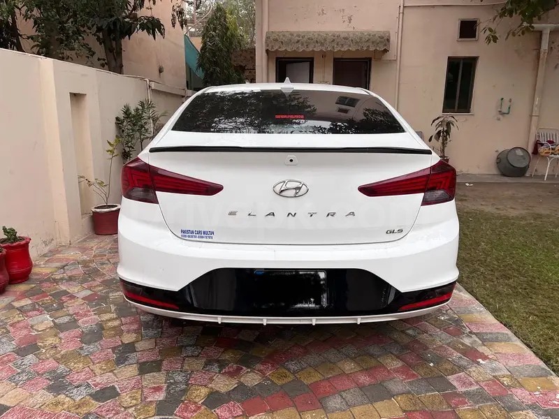 Hyundai Elantra 2022