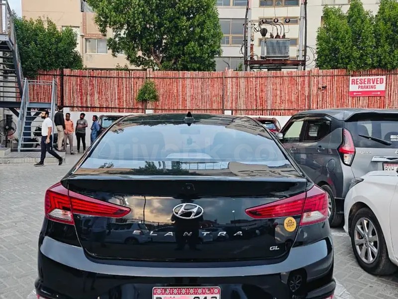 Hyundai Elantra 2022