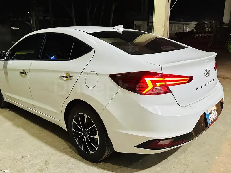 Hyundai Elantra 2022