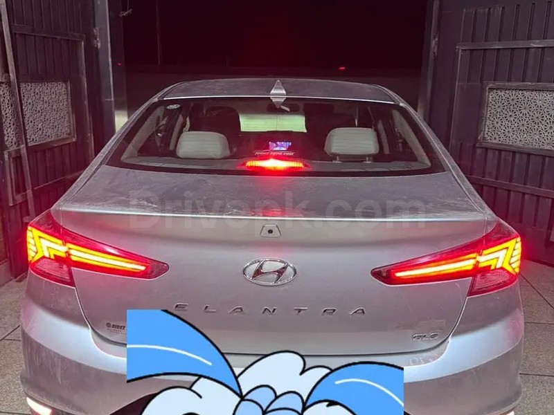 Hyundai Elantra 2022