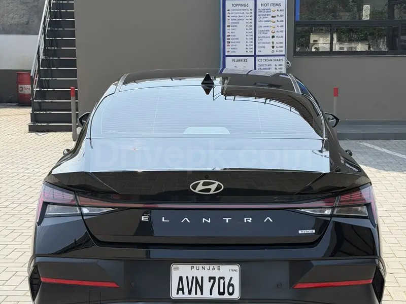 Hyundai Elantra 2025