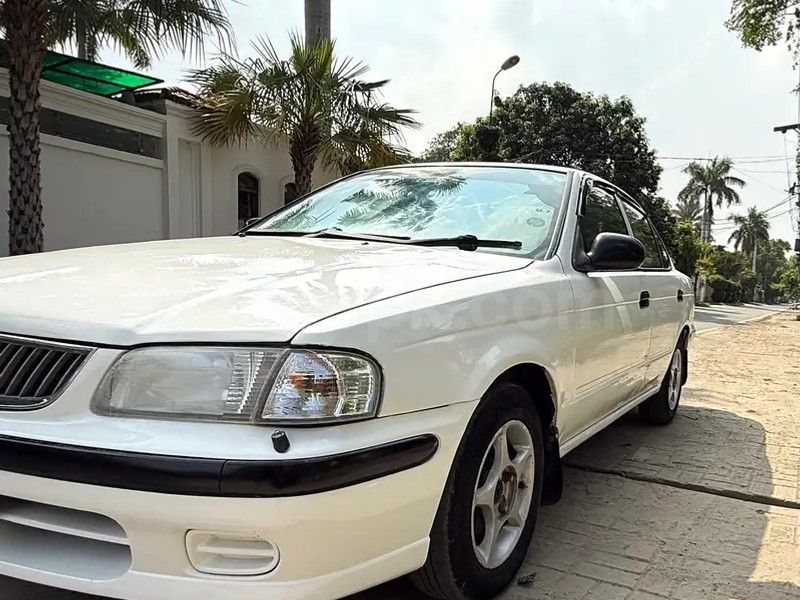 Nissan Sunny 2001