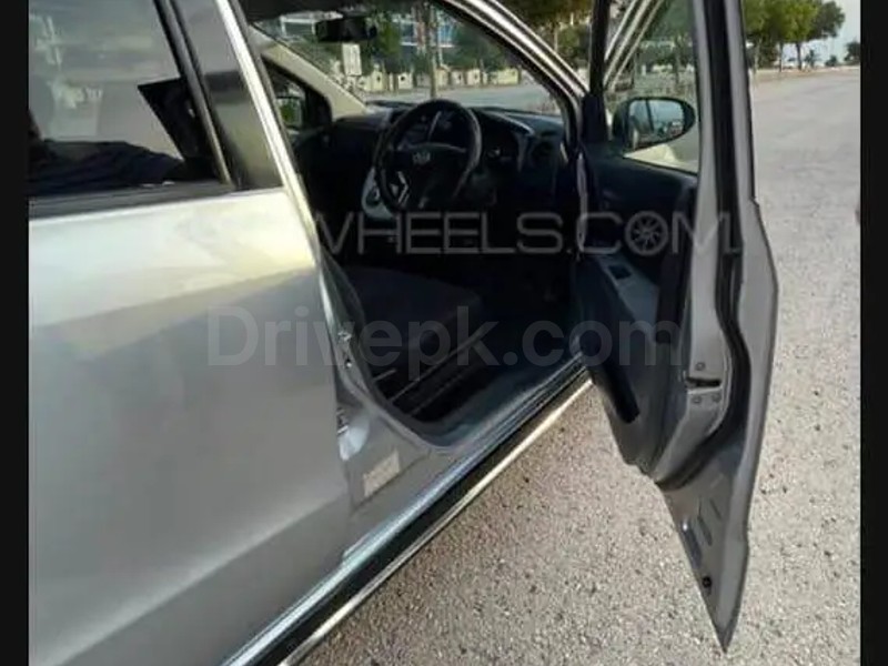 Daihatsu Mira 2011