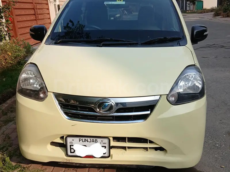 Daihatsu Mira 2012