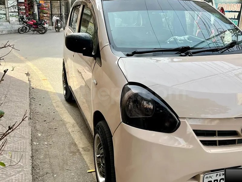 Daihatsu Mira 2015