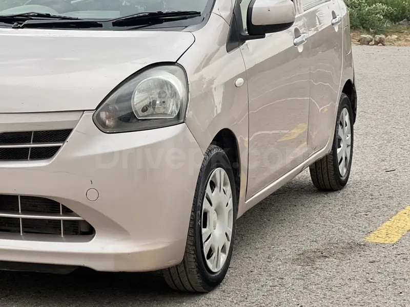 Daihatsu Mira 2012