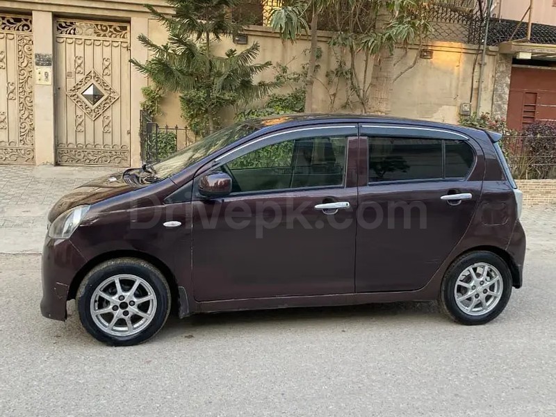 Daihatsu Mira 2011