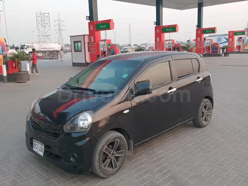 Daihatsu Mira 2012
