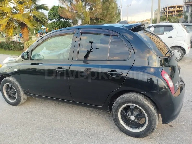 Nissan March 2013