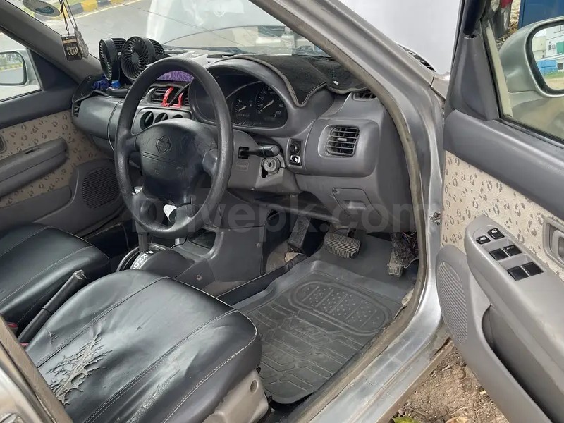 Nissan March 2001