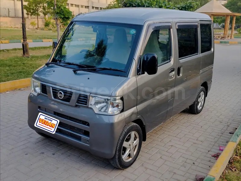 Nissan Clipper 2012