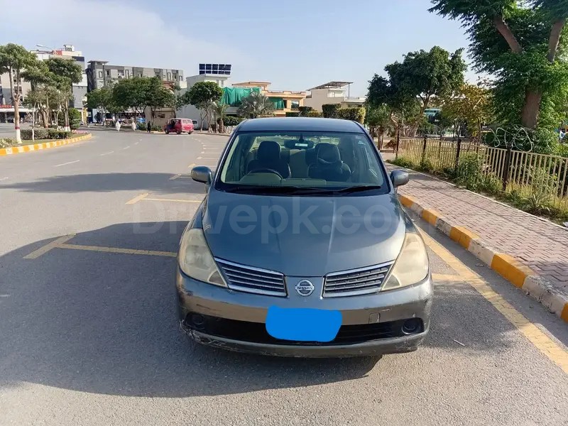 Nissan Tiida 2006