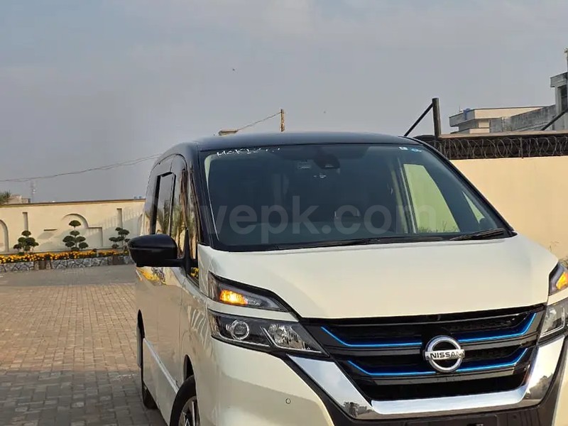Nissan Serena 2018