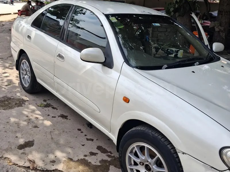 Nissan Sunny 2005