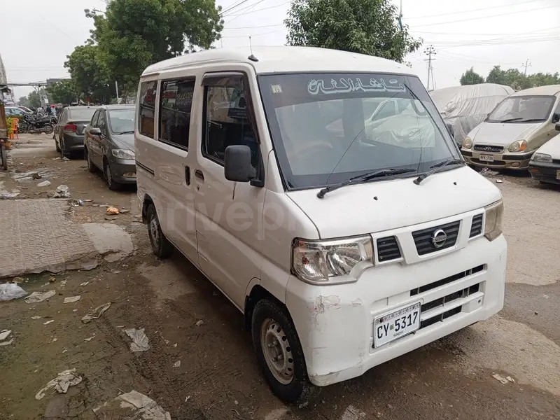 Nissan Clipper 2013