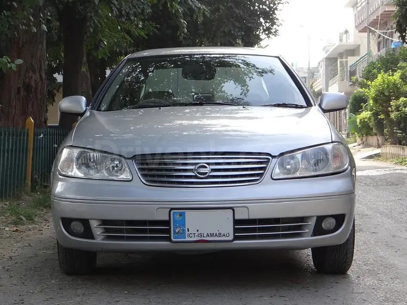 Nissan Sunny 2010