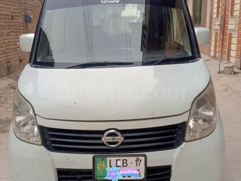 Nissan Roox 2012