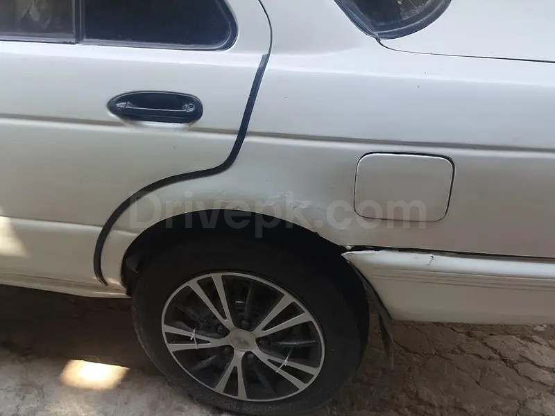 Nissan Sunny 1992