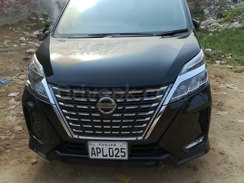 Nissan Serena 2025