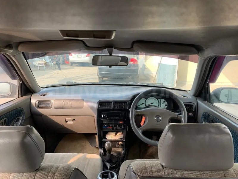 Nissan Sunny 1993