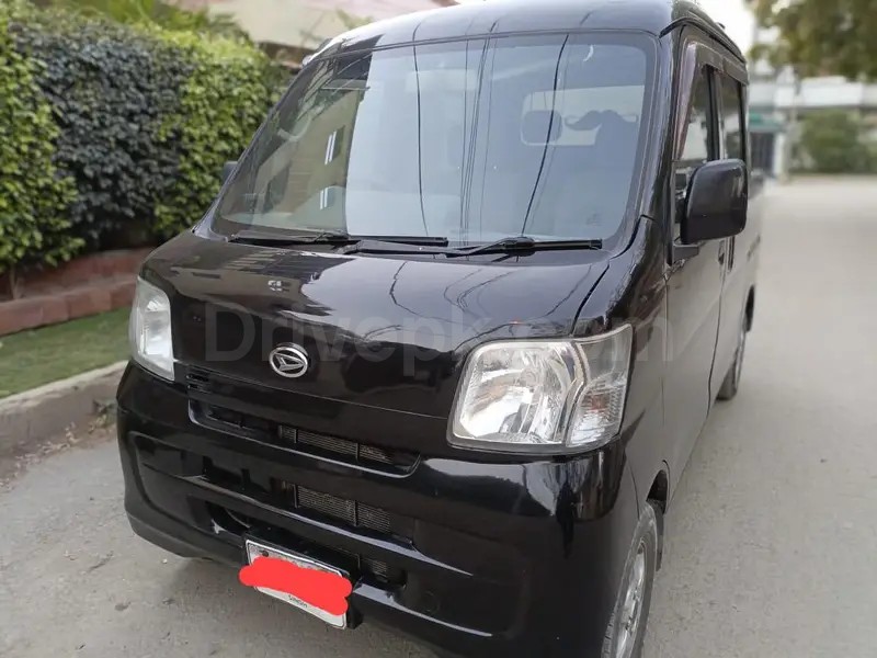 Nissan Sunny 2012