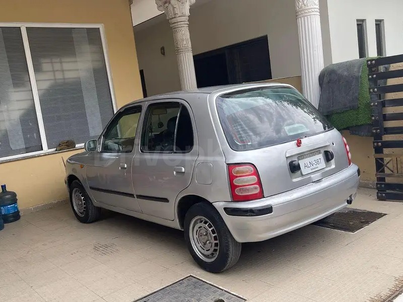 Nissan March 2001