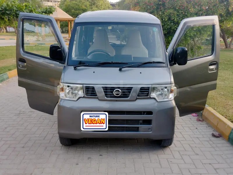 Nissan Clipper 2015