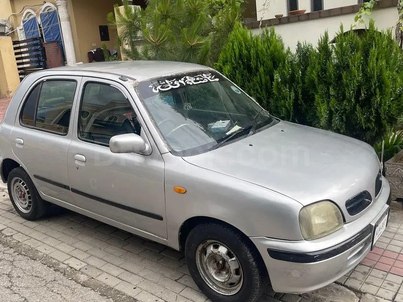 Nissan March 2001