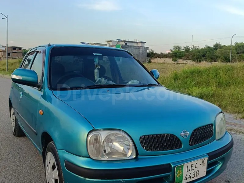 Nissan March 2001