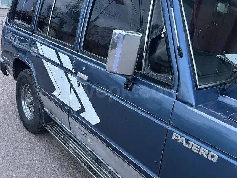 Mitsubishi Pajero 1990