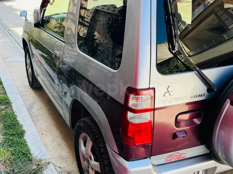 Mitsubishi Pajero Mini 2012