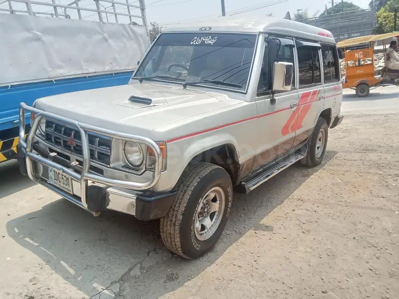 Mitsubishi Pajero 1987
