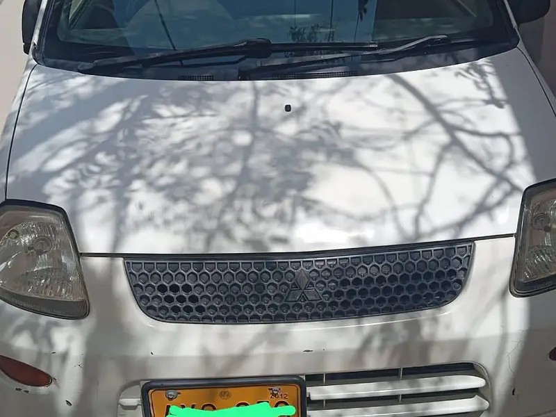 Mitsubishi Minica 2012