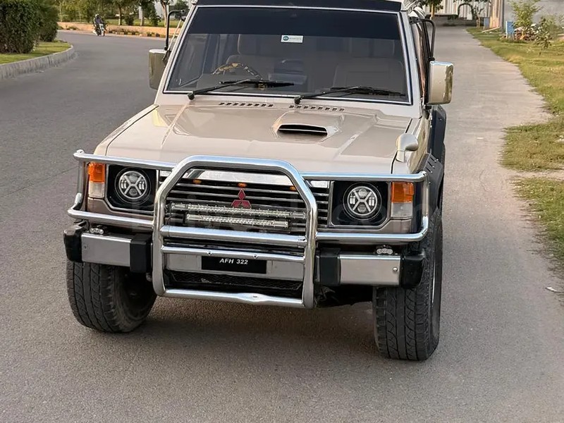Mitsubishi Pajero 1989