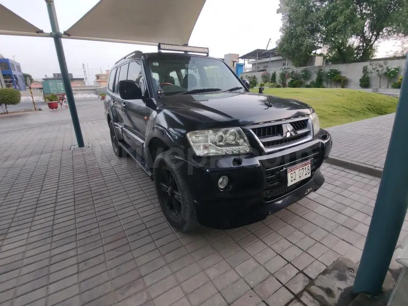 Mitsubishi Pajero 2004