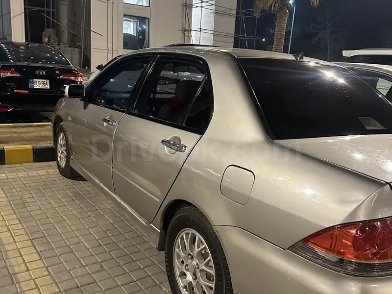 Mitsubishi Lancer 2005