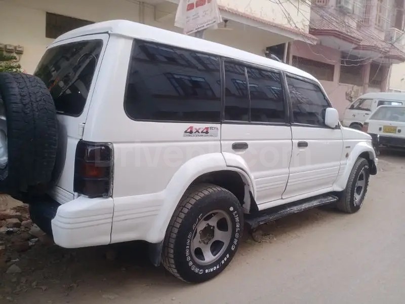 Mitsubishi Pajero 1993